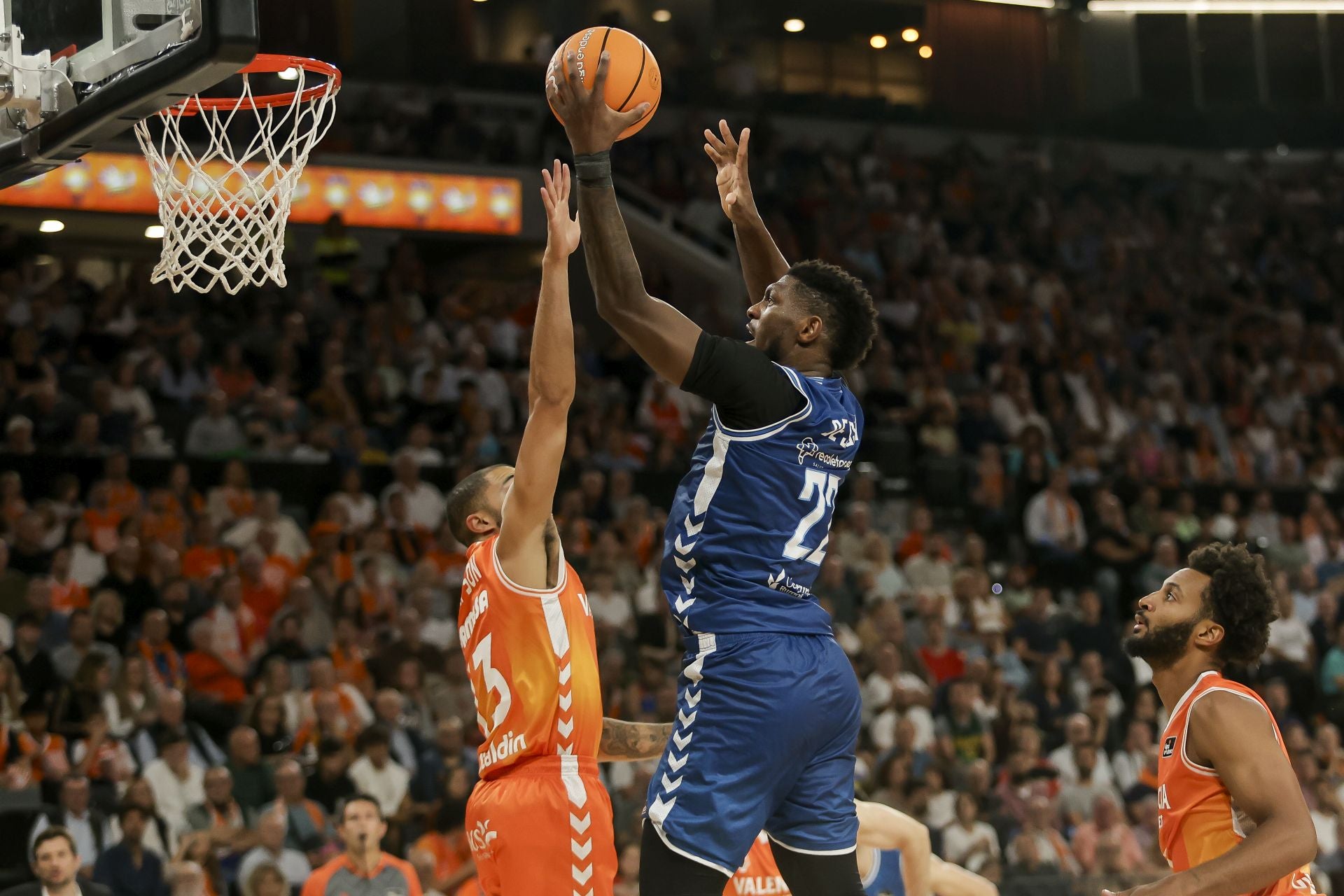 La derrota del San Pablo frente al Valencia Basket en imágenes
