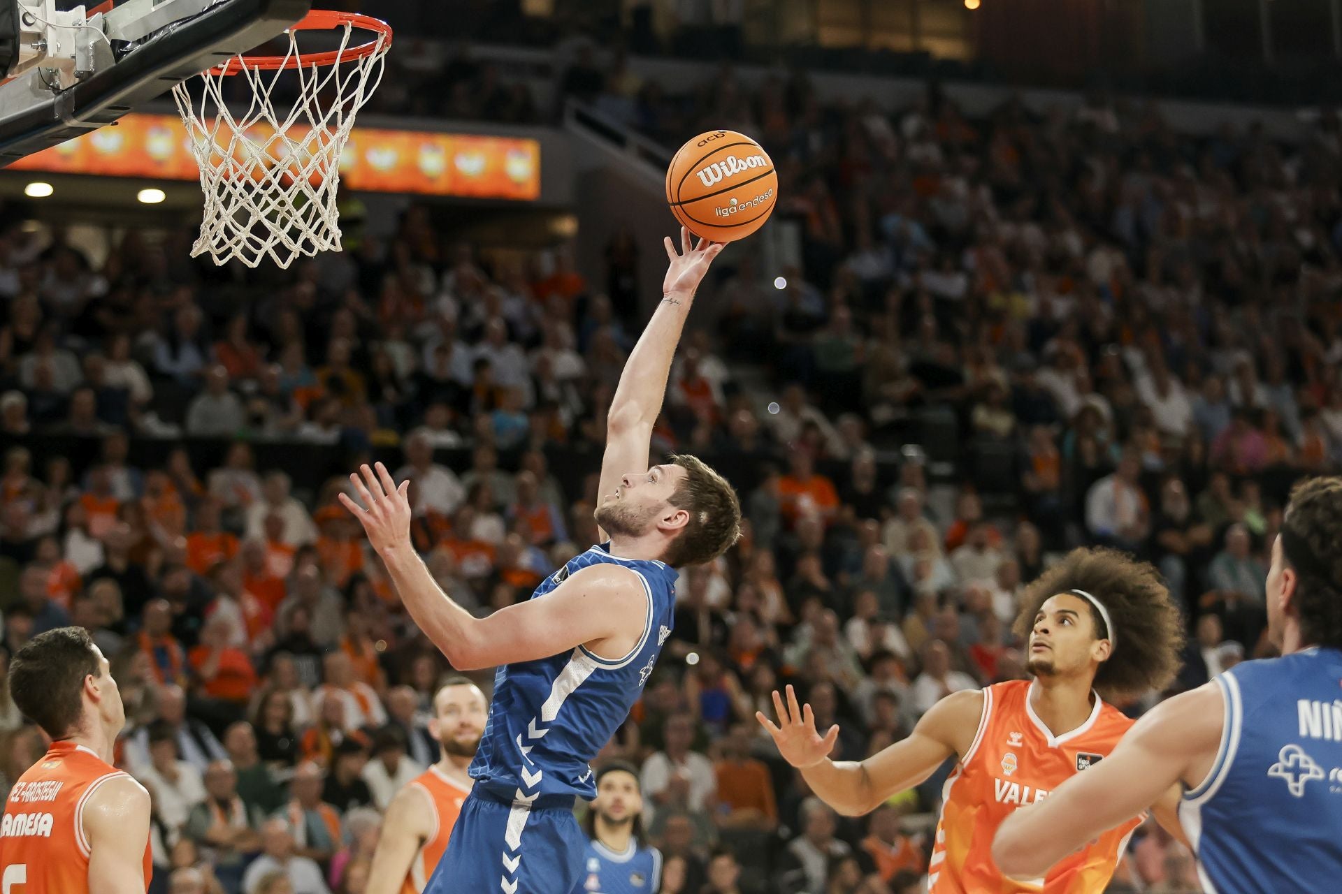 La derrota del San Pablo frente al Valencia Basket en imágenes