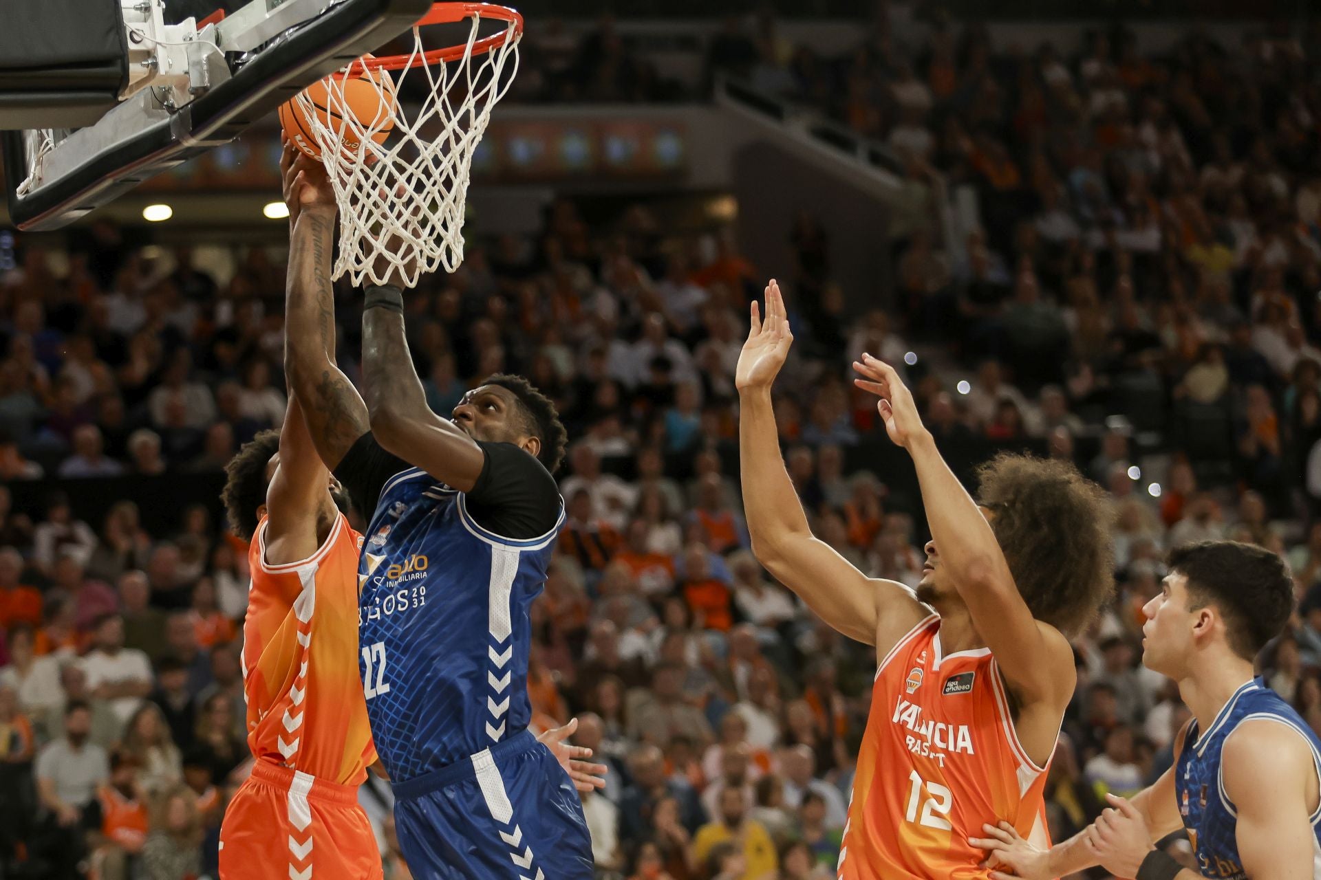 La derrota del San Pablo frente al Valencia Basket en imágenes