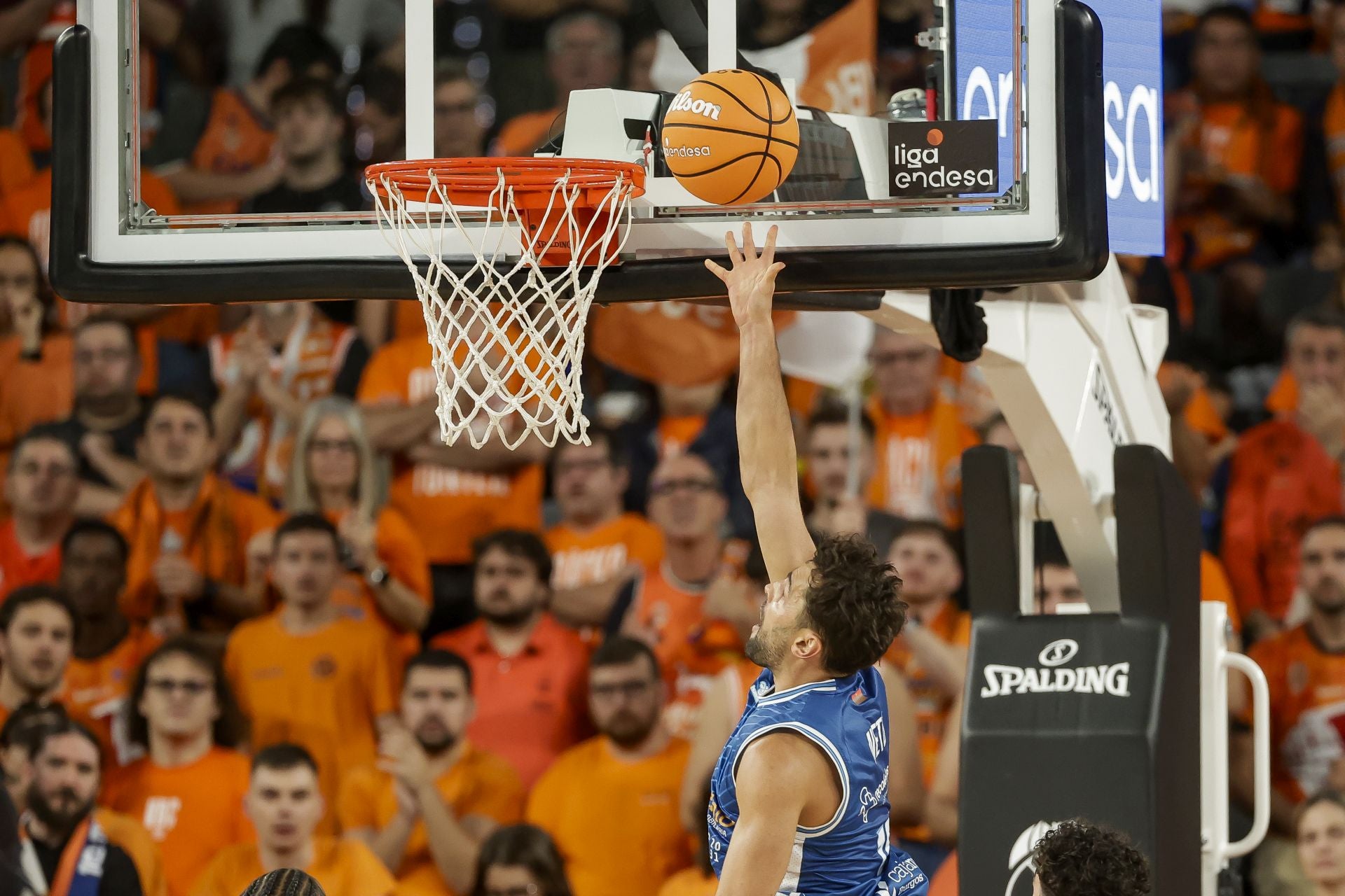 La derrota del San Pablo frente al Valencia Basket en imágenes