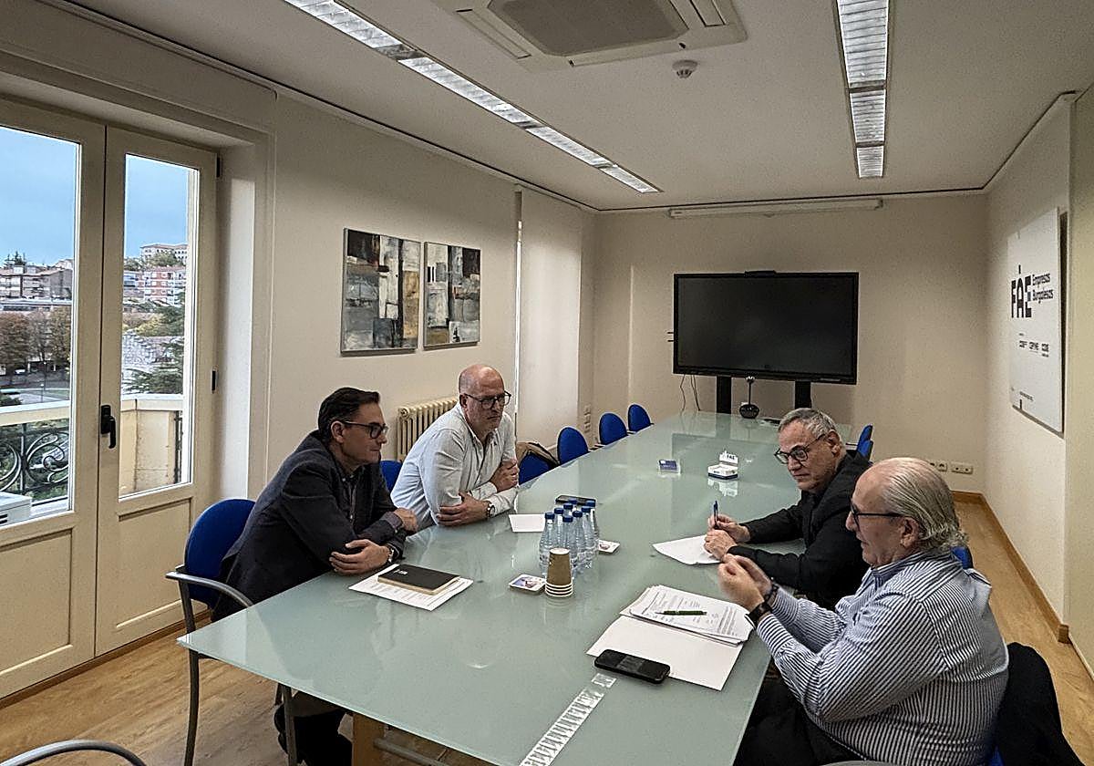 Reunión del presidente de FAE con el presidente de la Federación de Empresarios de Hostelería.