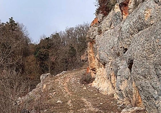 Tramo del camino por el Barranco de Valsorda.