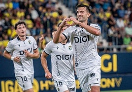 El defensa central del Burgos CF, Grego Sierra.