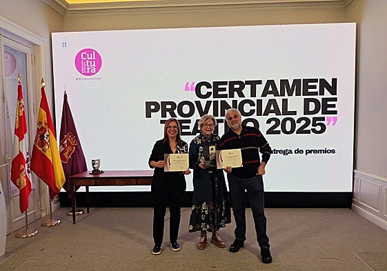 El Cuadro Artístico Mirandés actuó el pasado octubre en la Casa de Cultura en beneficio de AMPAF.