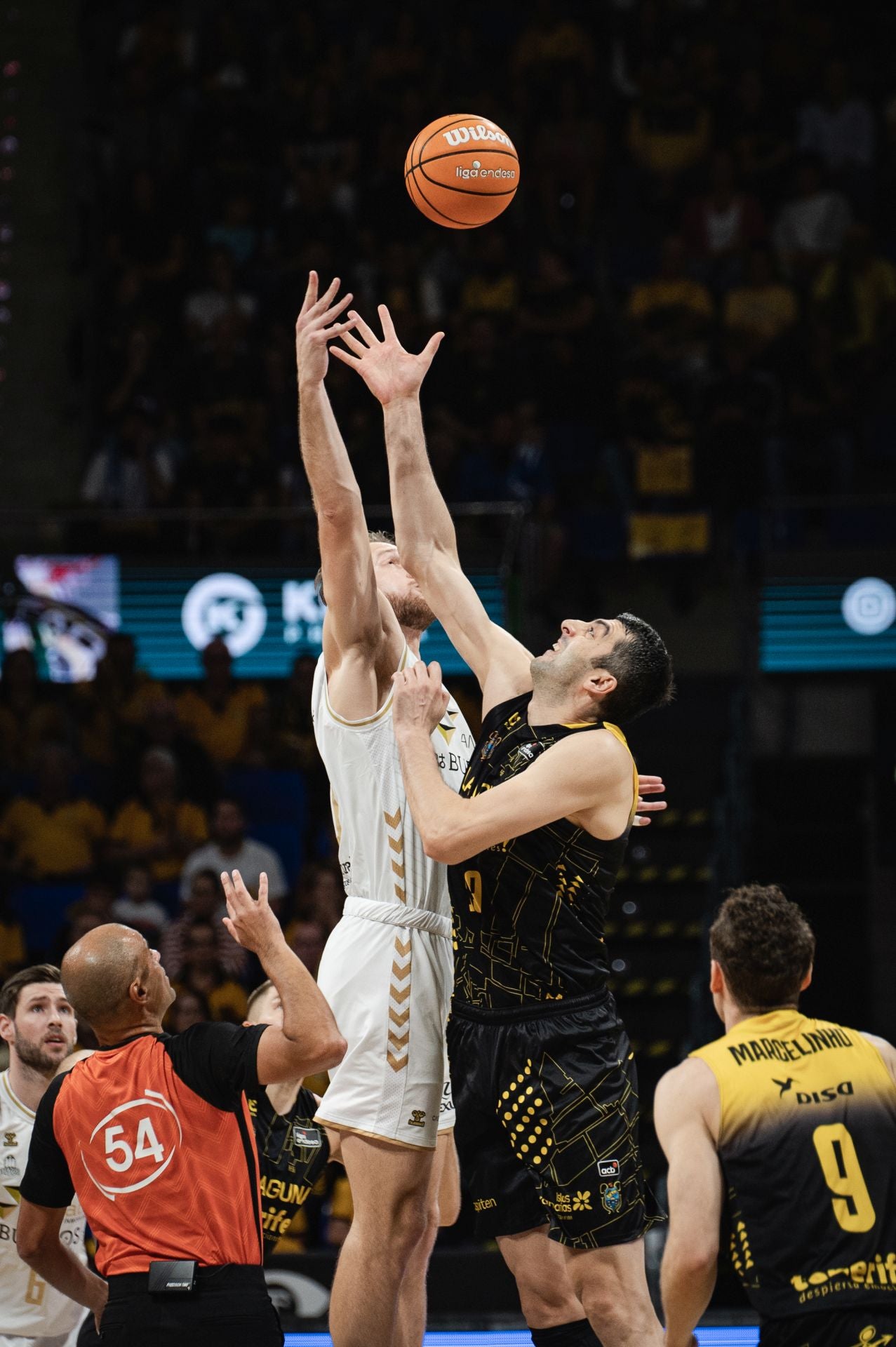 El partido entre La Laguna Tenerife y el San Pablo Burgos, en imágenes