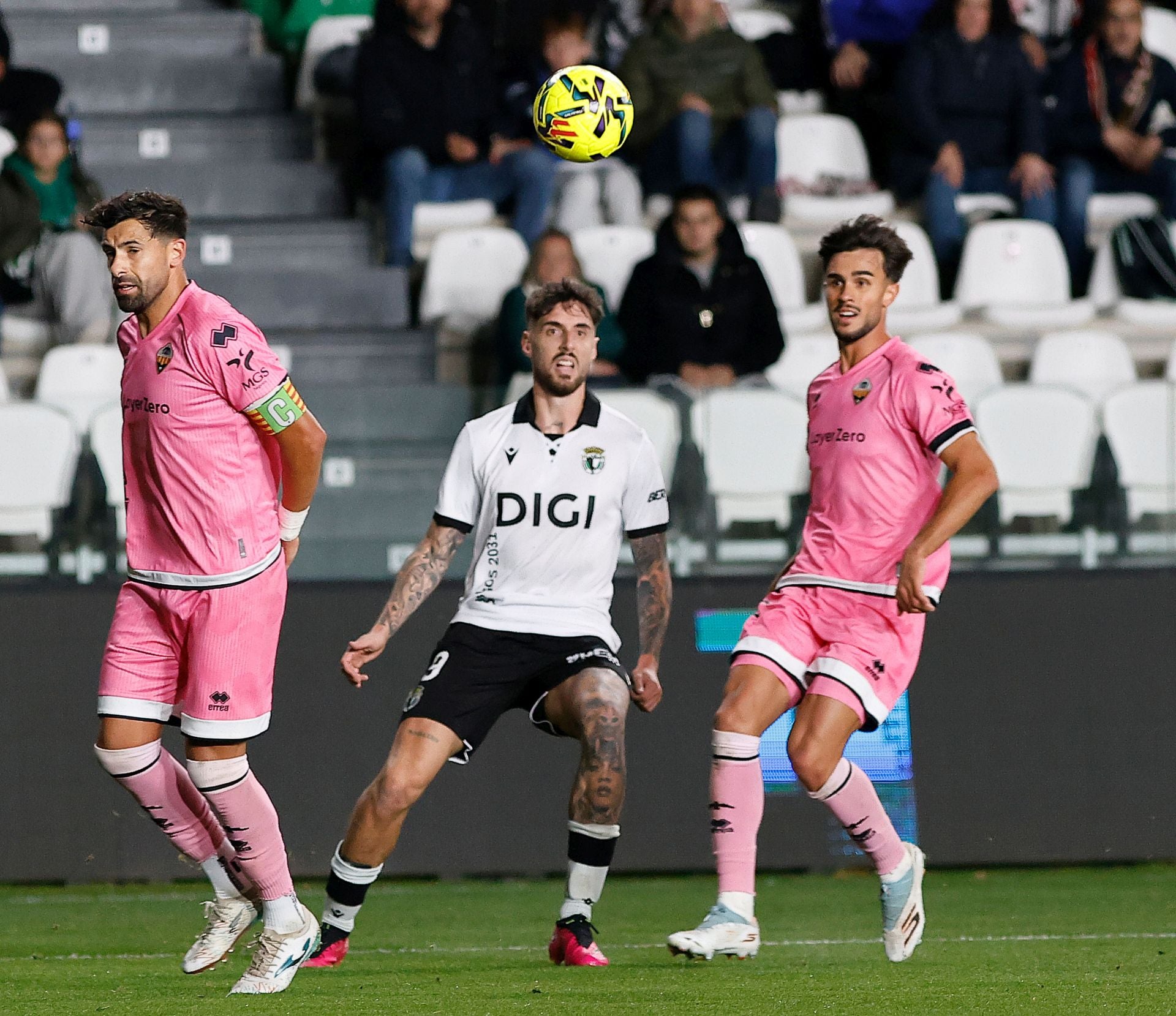 El partido entre el Burgos CF y el Castellón, en imágenes