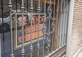 Imagen de un cartel anunciando la venta de un inmueble.