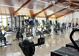 Interior de la sala de entrenamiento de las piscinas Marta Fernández de San Amaro.