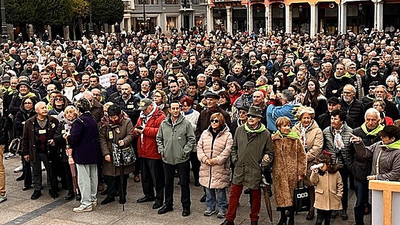 Dos mil personas reclaman en Burgos la reapertura del Tren Directo en el octavo aniversario del plante