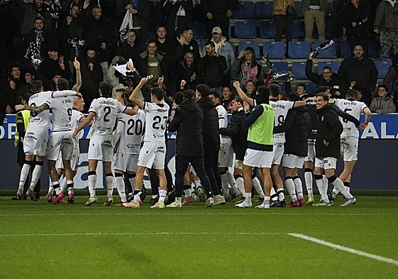 El Burgos CF celebrando el segundo gol de Mario González