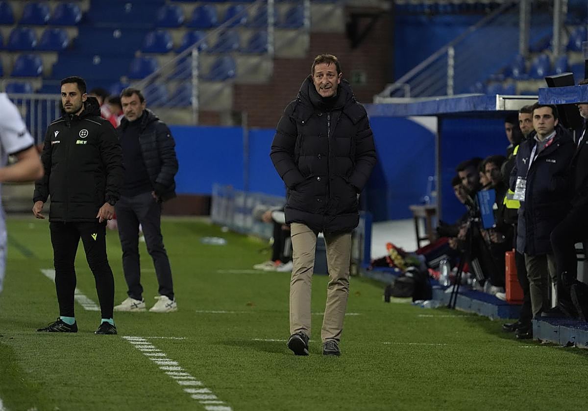 Ramis en Mendizorrotza en el encuentro entre el Mirandés y el Burgos