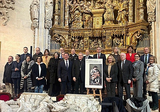 Foto de familia en la presentación del cartel para difundir la muestra 'Picasso. Raíces bíblicas'.