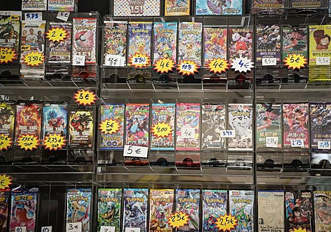 Varias colecciones de cromos de Pokemón y más