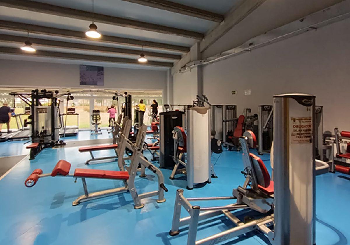 Máquinas instaladas en el gimnasio del polideportivo municipal de Villarcayo que serán sustituidas.