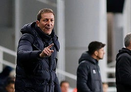 Luis Miguel Ramis, en el área técnica de El Plantío.