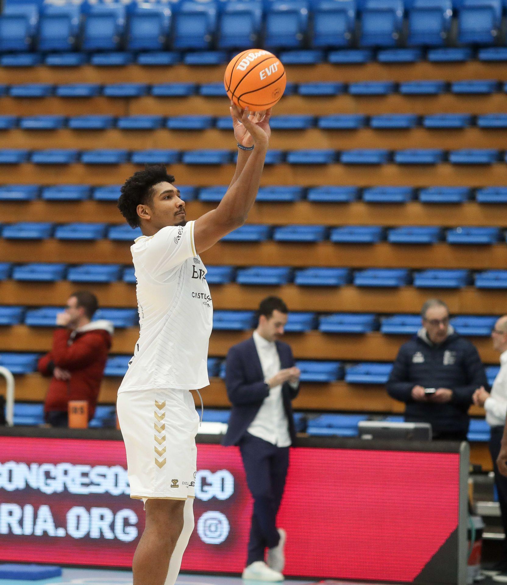 La derrota del San Pablo Burgos ante Río Breogán, en imágenes