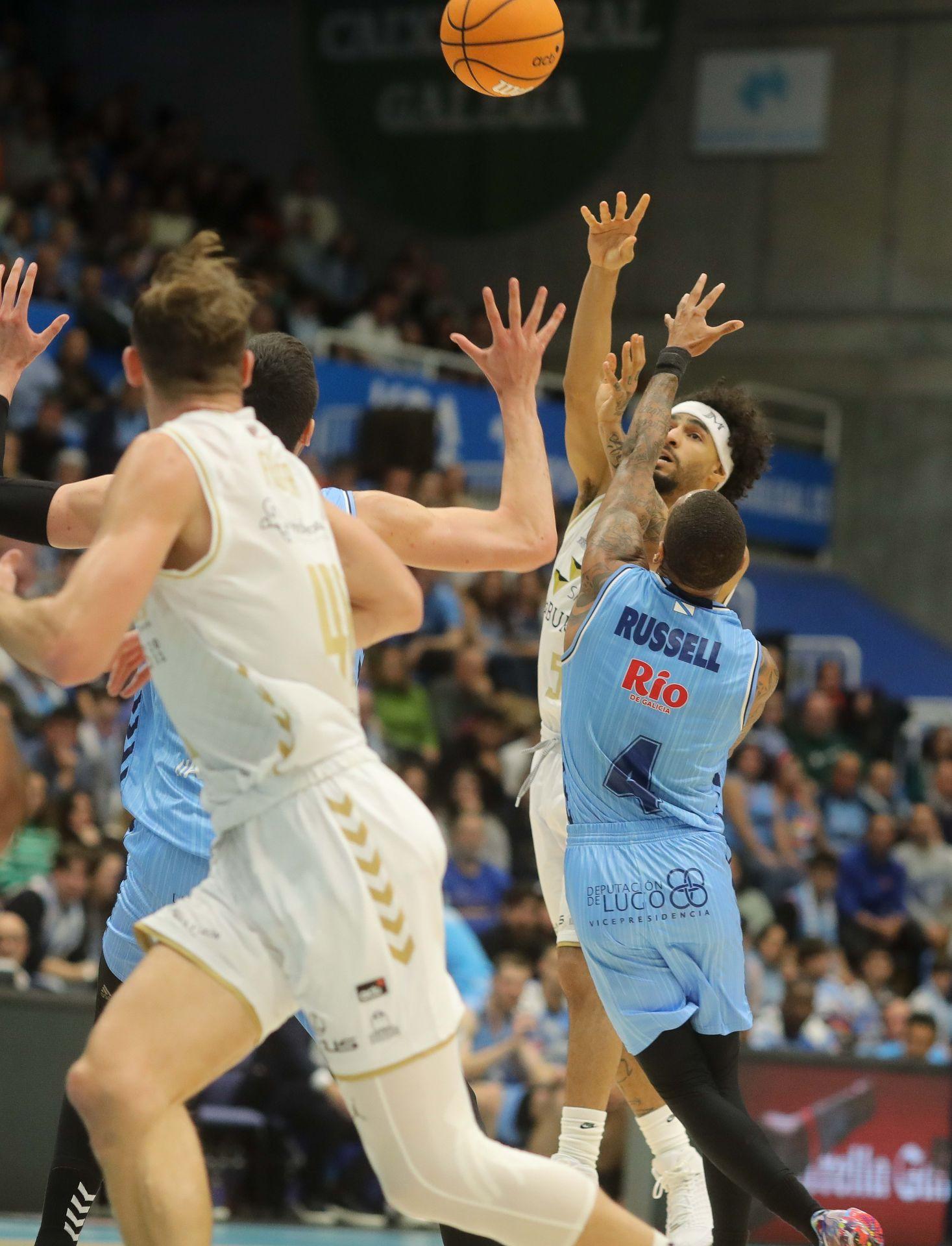 La derrota del San Pablo Burgos ante Río Breogán, en imágenes