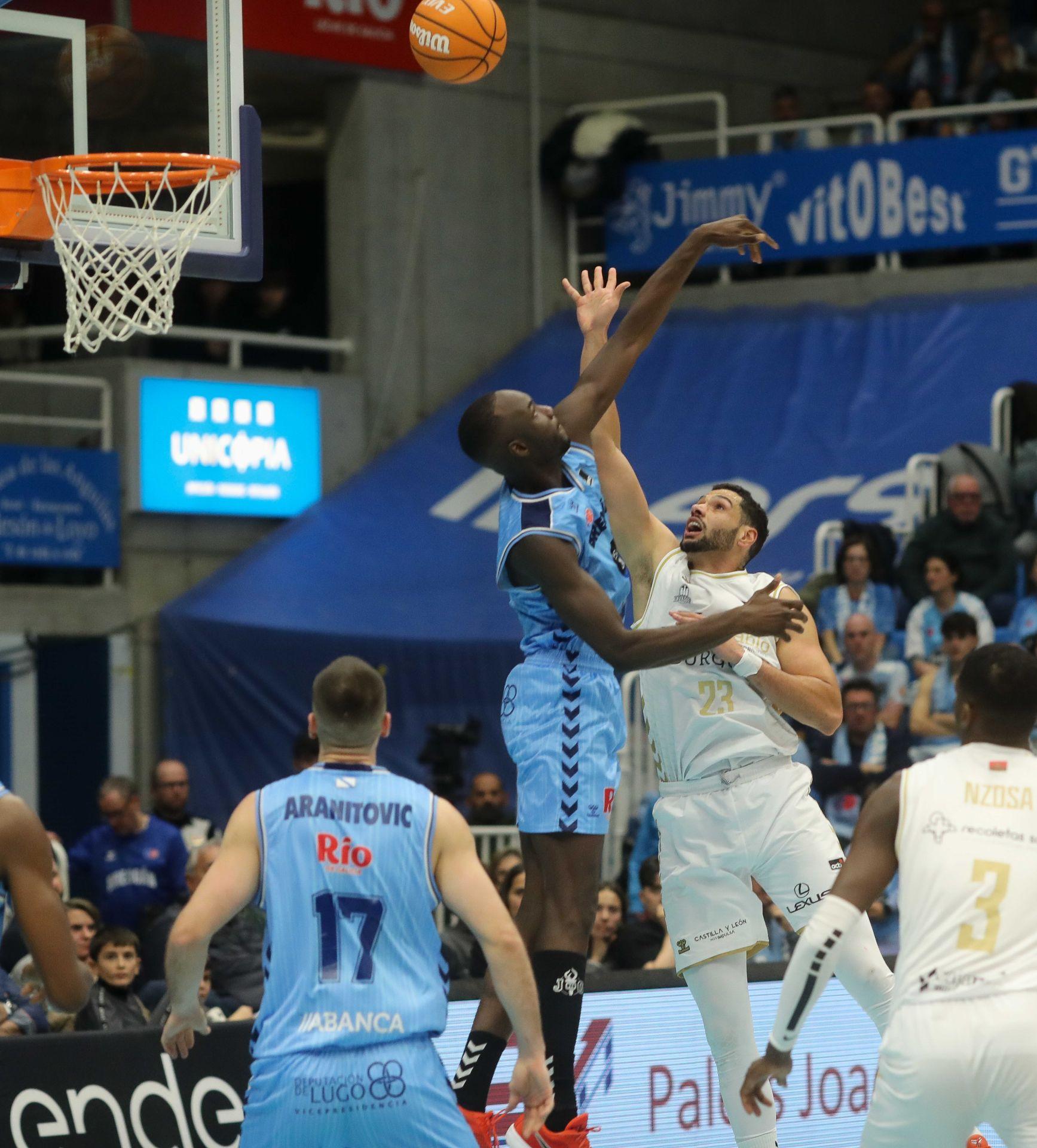La derrota del San Pablo Burgos ante Río Breogán, en imágenes