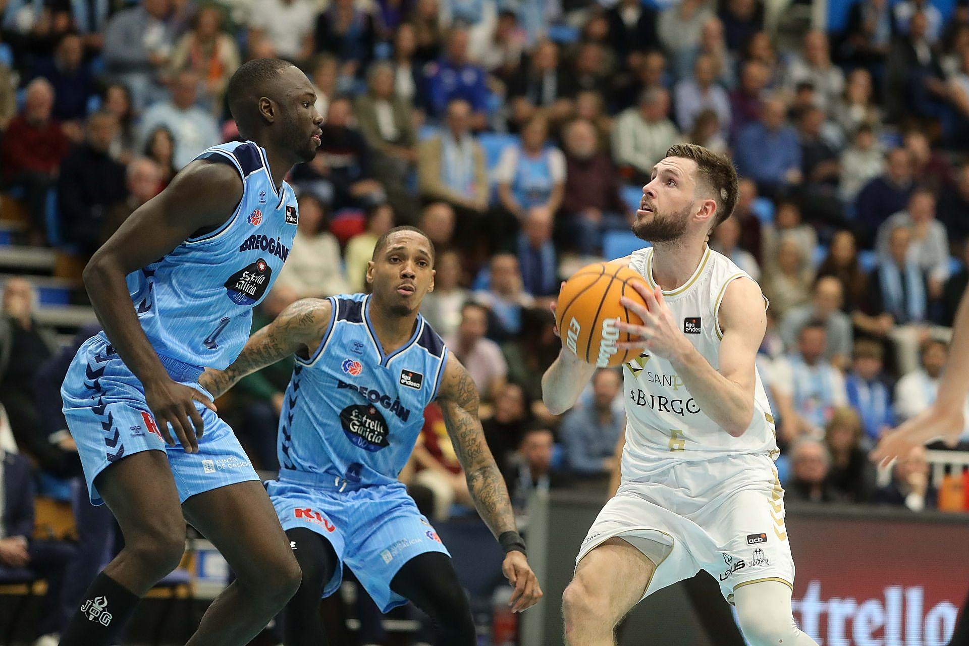 La derrota del San Pablo Burgos ante Río Breogán, en imágenes