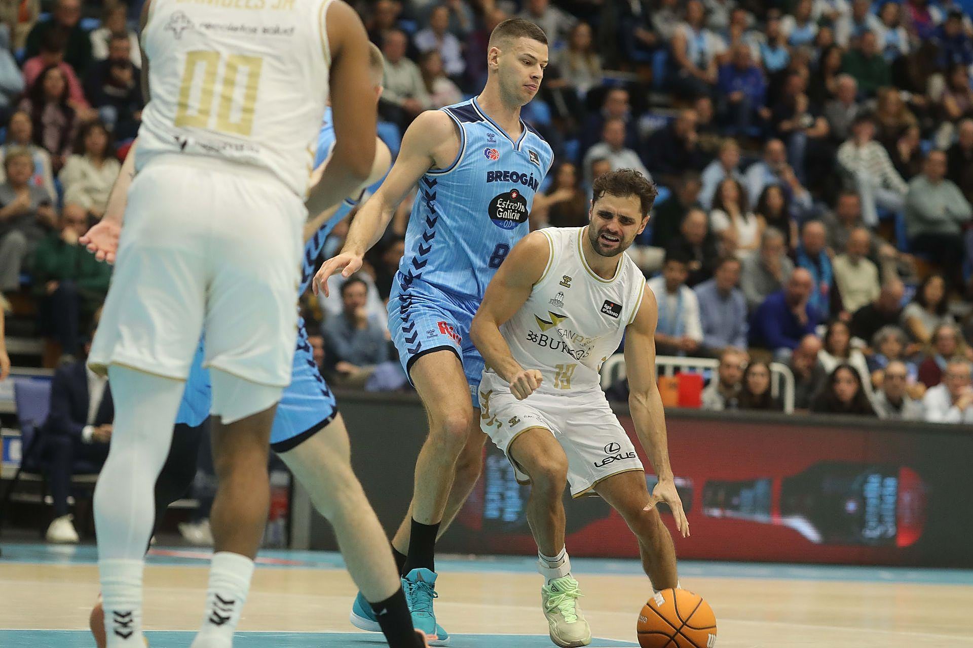 La derrota del San Pablo Burgos ante Río Breogán, en imágenes