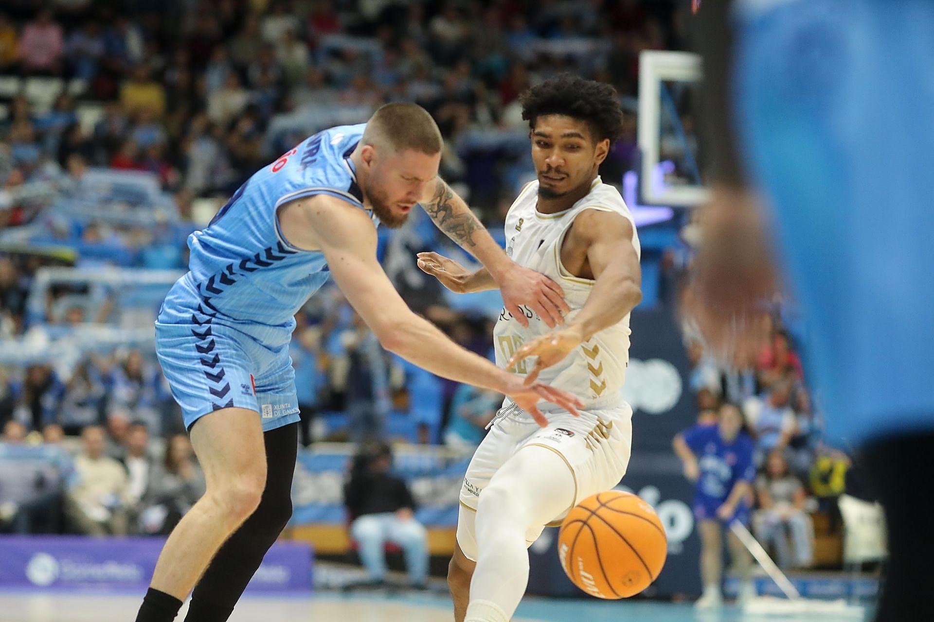 La derrota del San Pablo Burgos ante Río Breogán, en imágenes