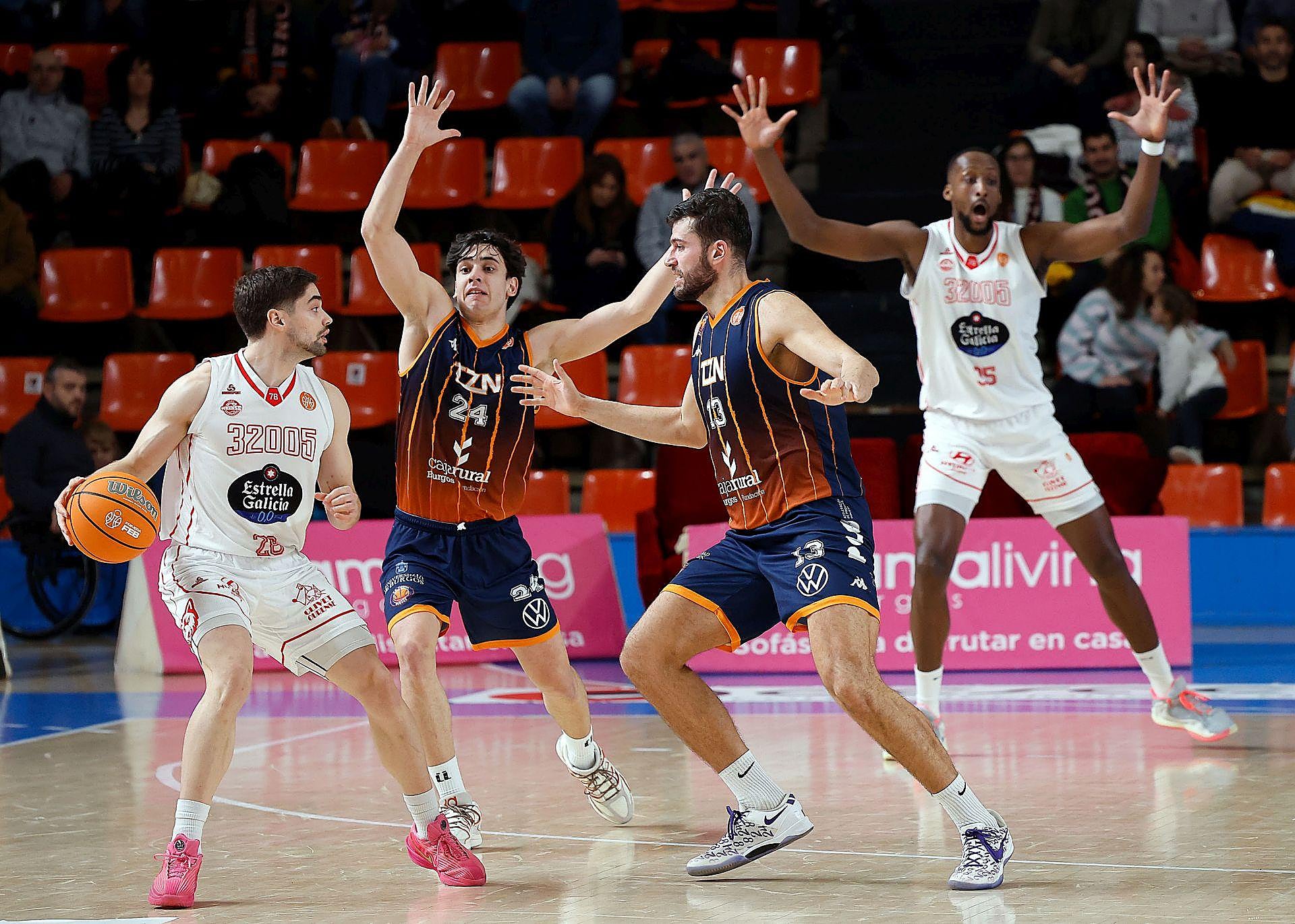 La derrota del Grupo Ureta Tizona frente al Ourense, en imágenes
