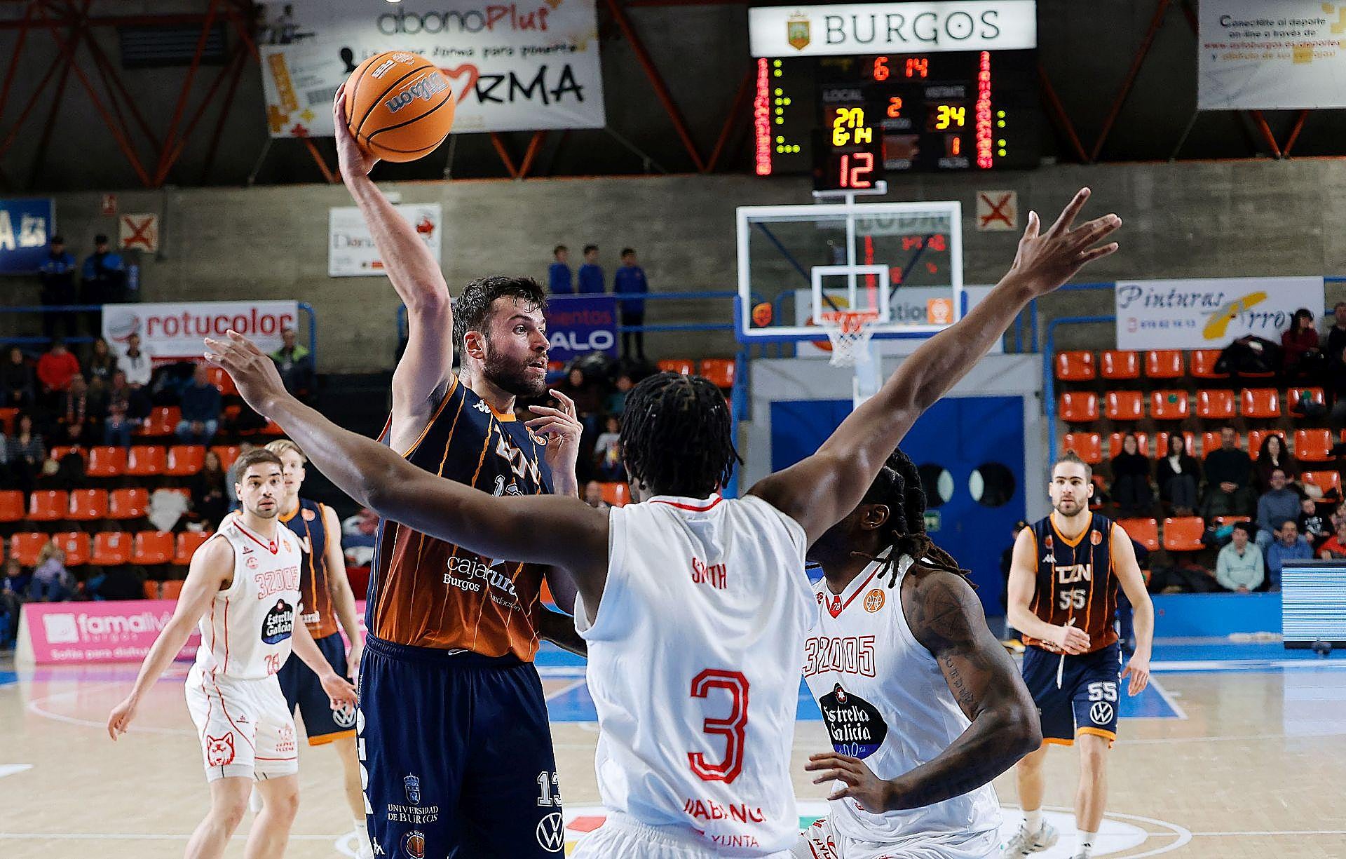 La derrota del Grupo Ureta Tizona frente al Ourense, en imágenes