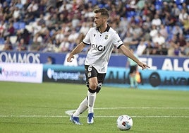 Sergio González, en un partido con el Burgos CF esta temporada.