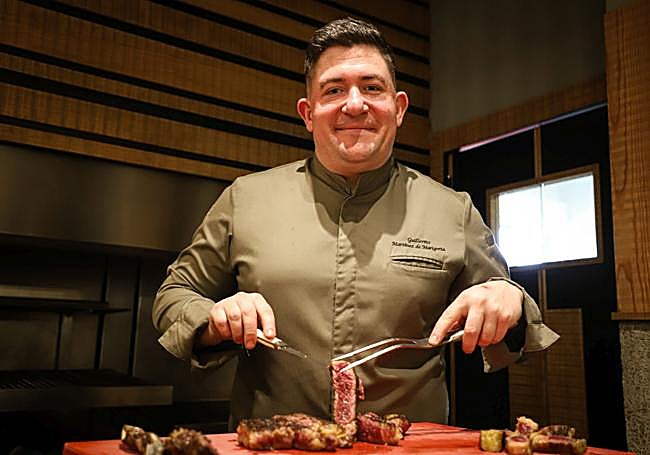 Guillermo Martínez de Marigorta, parrillero del restaurante Abadesa