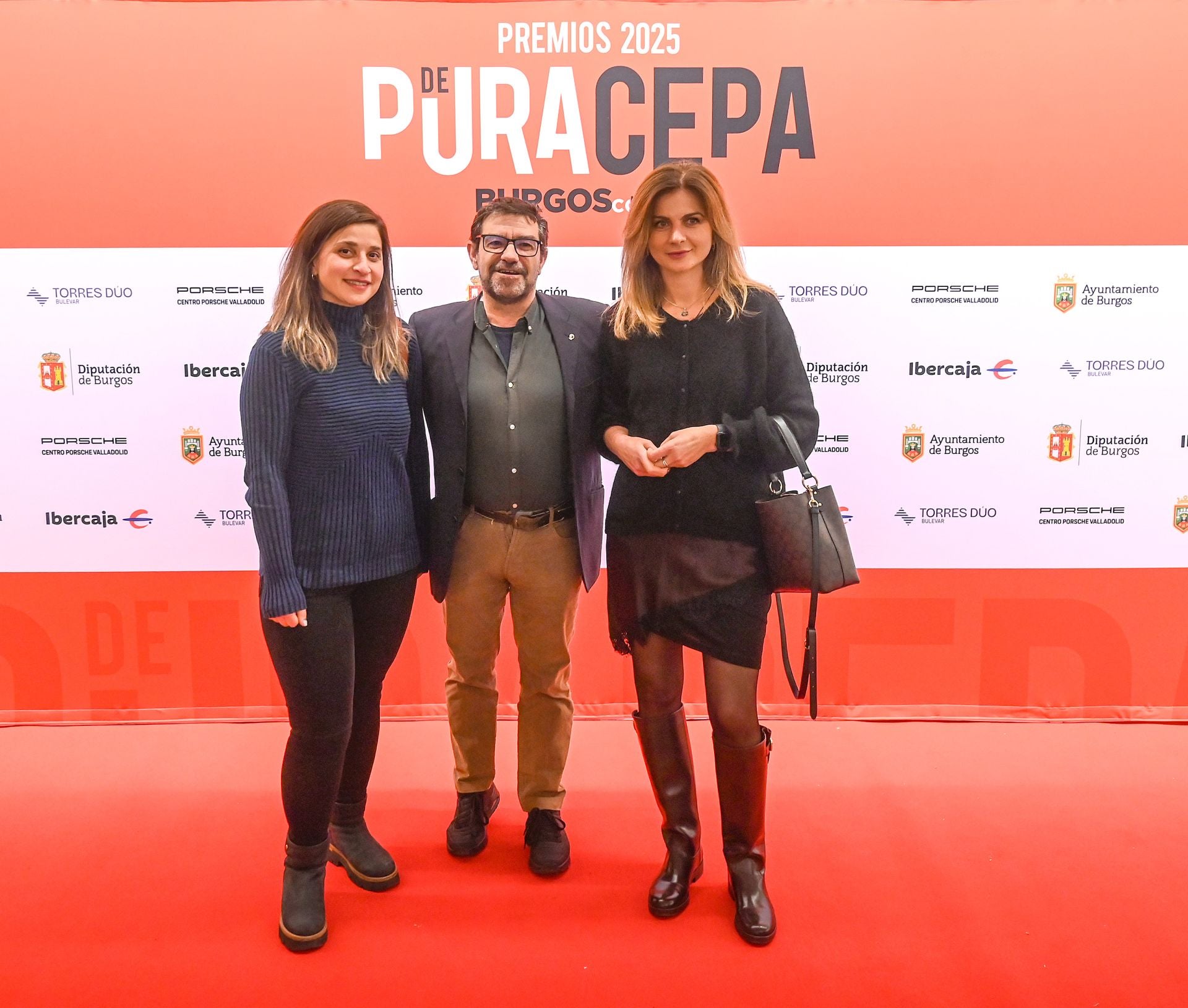 Tamara Gelashvili y Tinatin Karanandze, de la asocaiación Pesbevi junto a Julio César Rico, colaborador Burgosconecta.