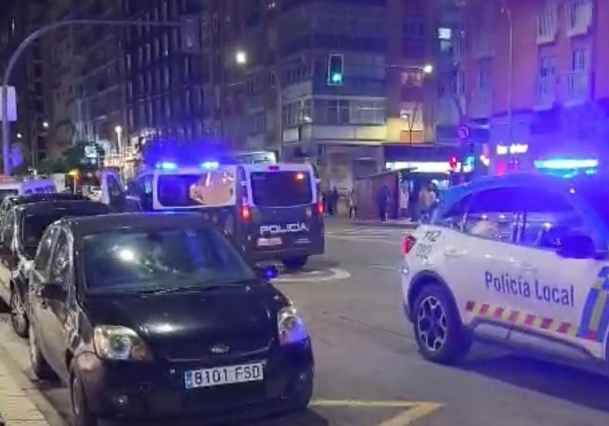 Servicios de emergencias en Gamonal en el lugar del tiroteo.