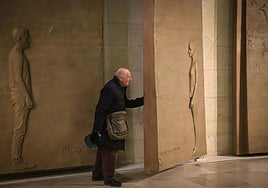 Antonio López abriendo su obra.