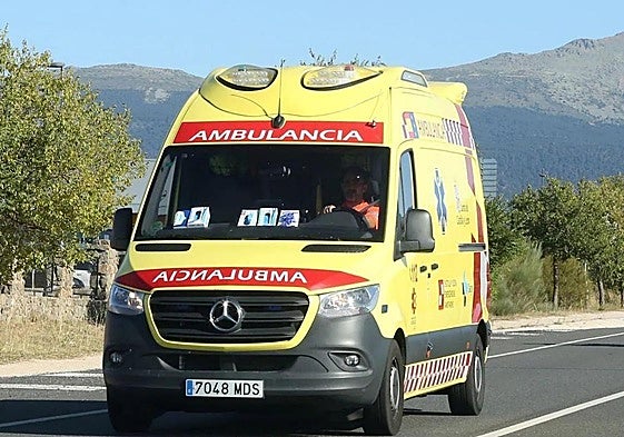 Imagen de archivo de una ambulancia en Burgos