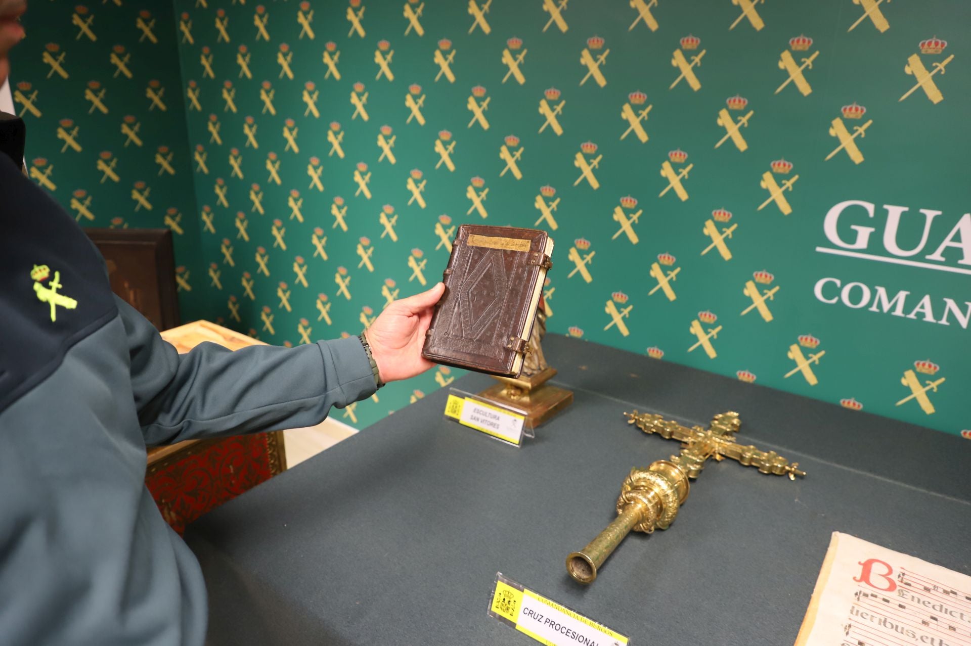 La Guardia Civil interviene más de 30 piezas de arte sacro trasladadas por las monjas cismáticas a Orduña