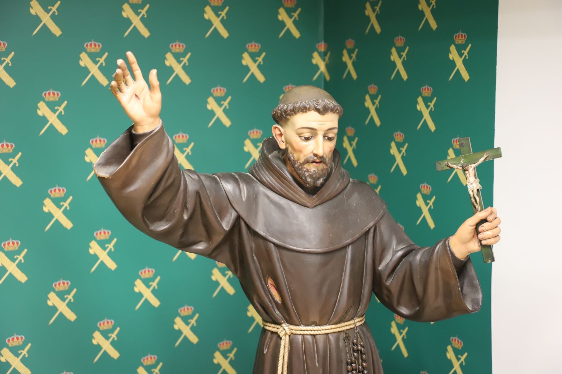 La Guardia Civil interviene más de 30 piezas de arte sacro trasladadas por las monjas cismáticas a Orduña