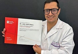 El doctor Joel Joshi Otero, especialista en Cirugía Oral y Maxilofacial.