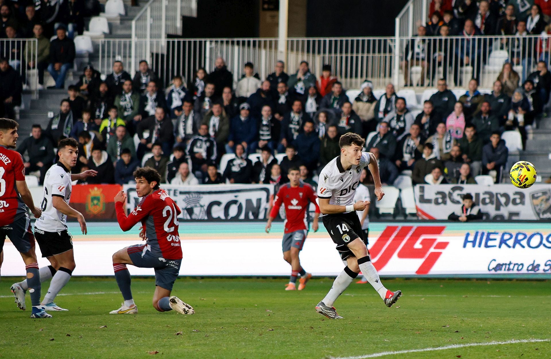 La derrota del Burgos CF contra el Albacete, en imágenes