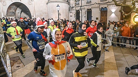 Más de 8.000 participantes despiden el año en la San Silvestre Cidiana de Burgos
