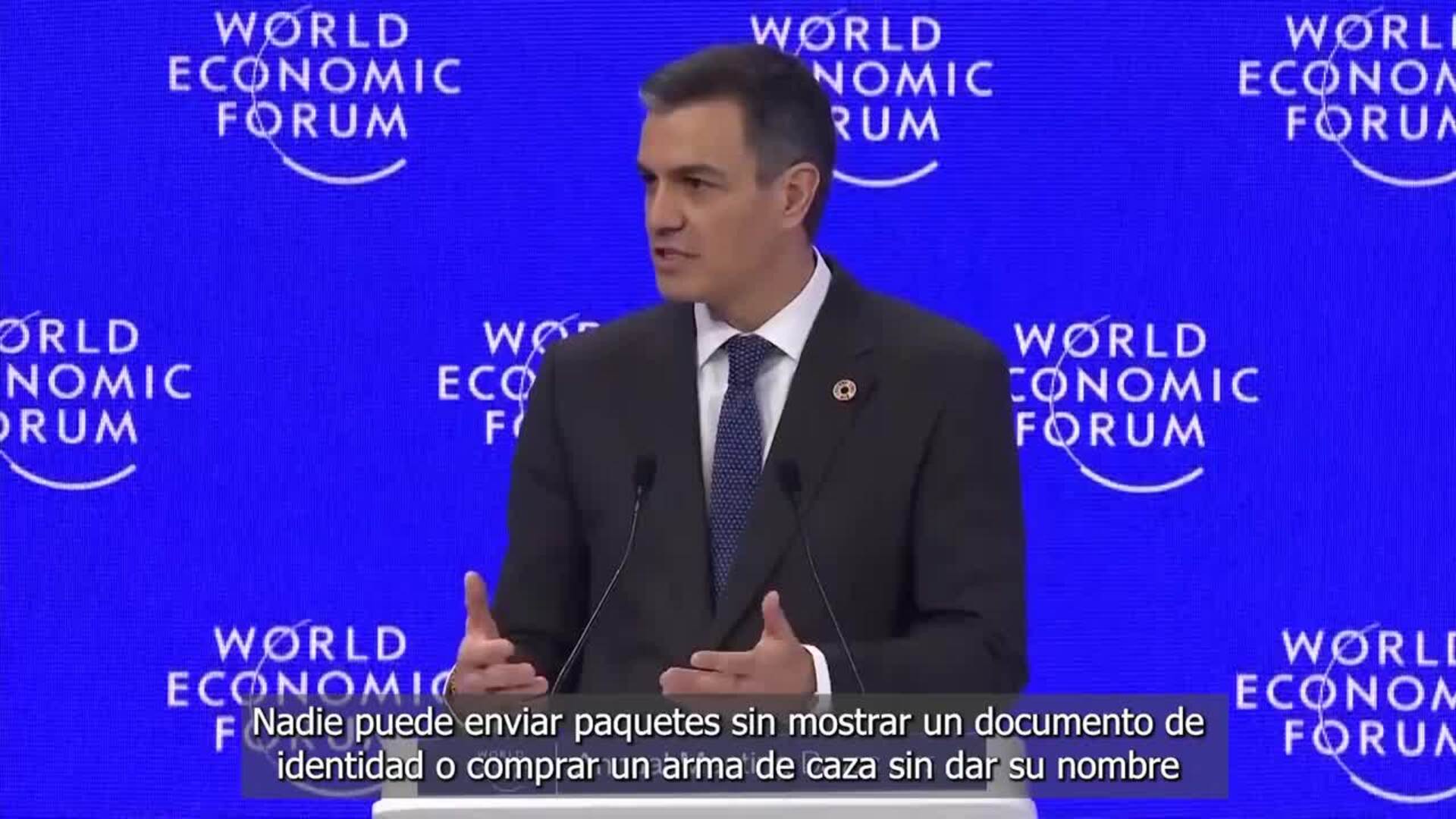 Sánchez plantea una "batalla" contra los propietarios de redes sociales