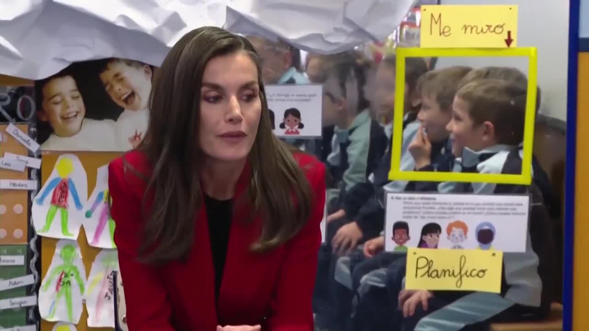 La reina Letizia participa en actividades educativas en el CEIP Cortes de Cádiz