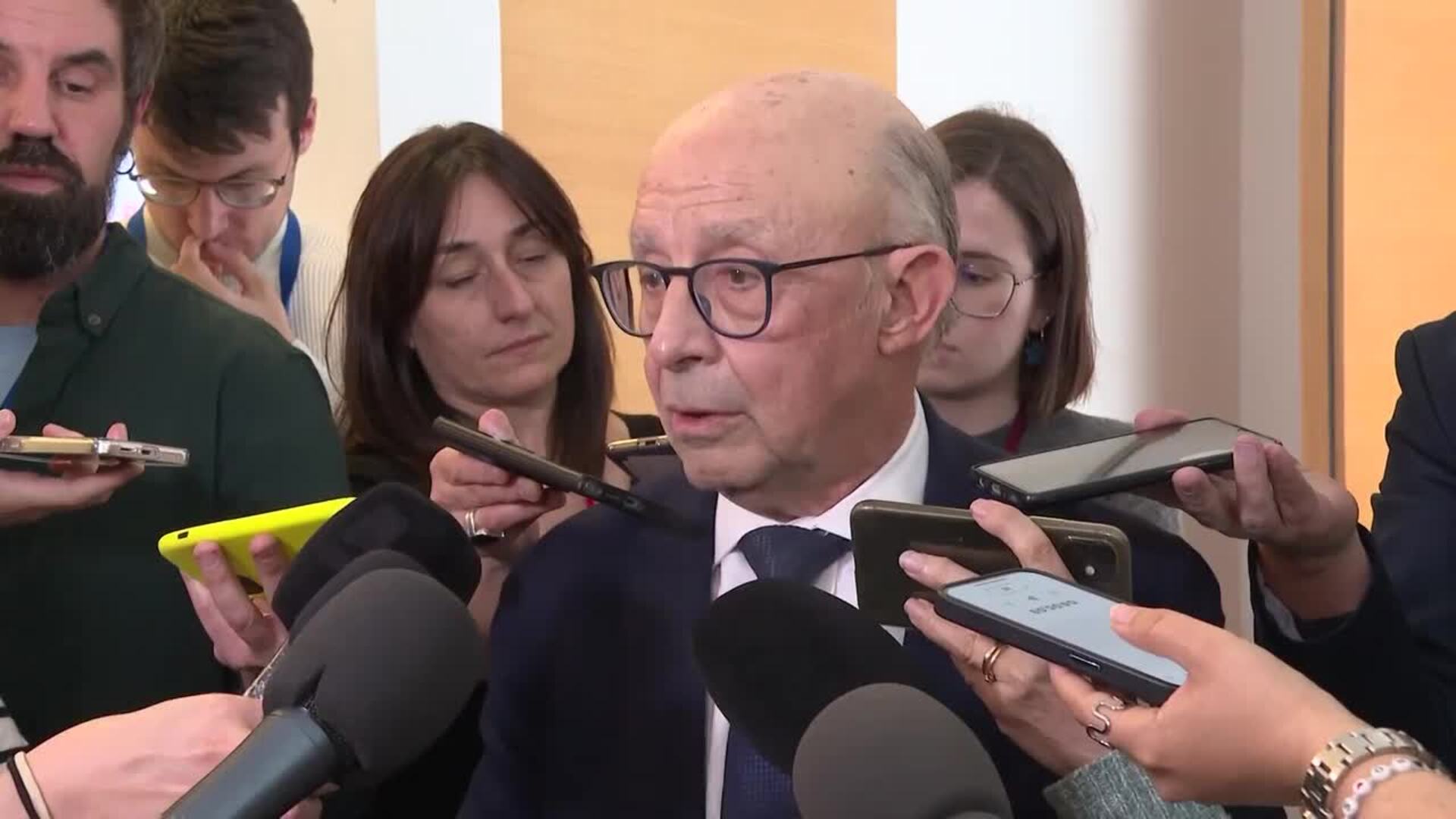 Montoro ve la ausencia de PGE como una "anomalía democrática" y rechaza los aranceles de Trump