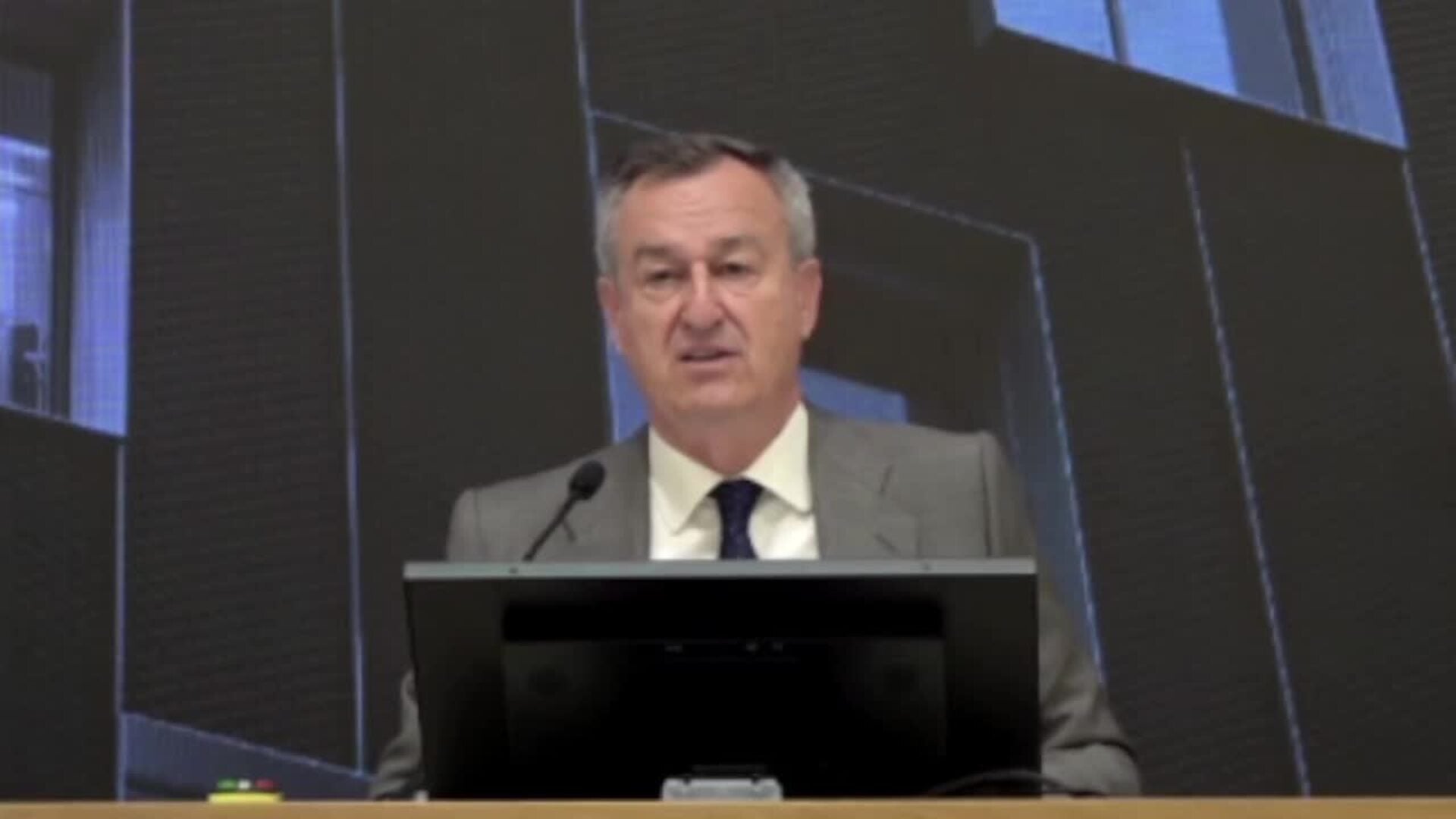 González-Bueno (Sabadell) defiende que la venta de TSB es "independiente de la OPA" de BBVA