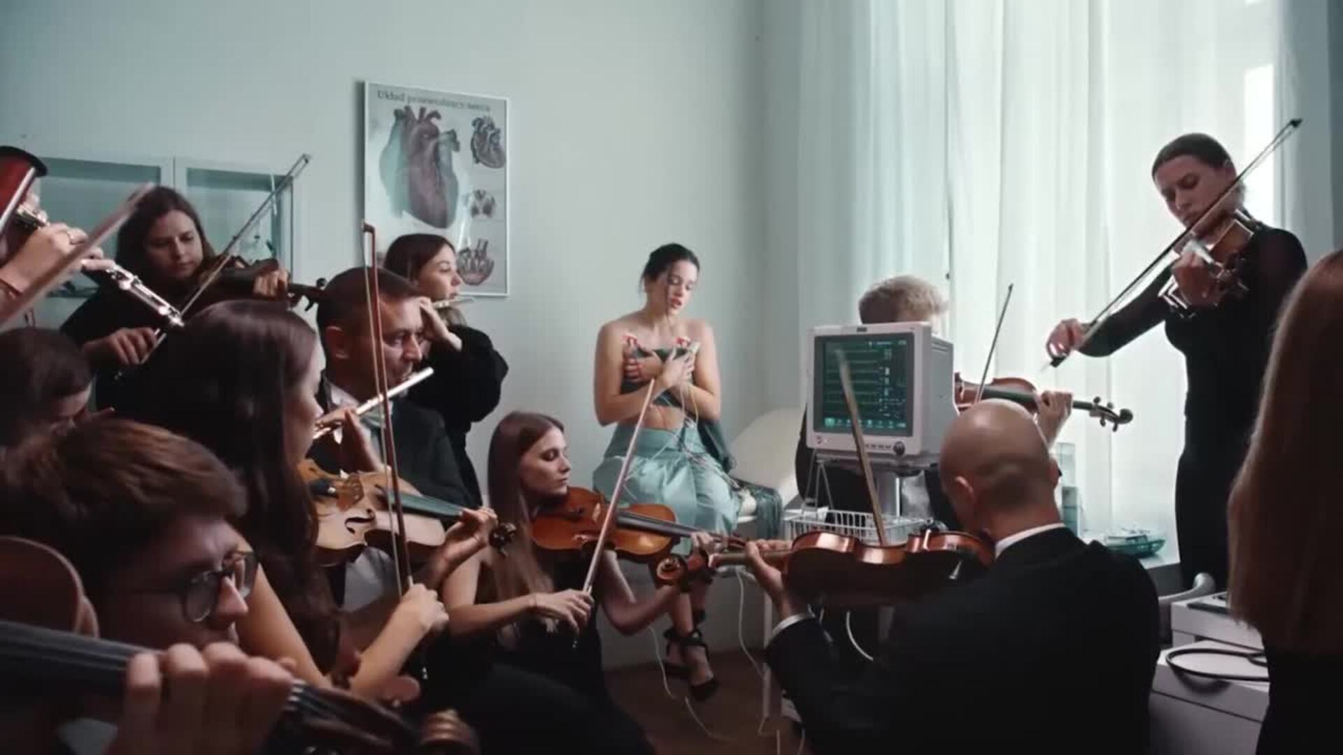 Rosalía anuncia una gira mundial para presentar 'Lux': Fechas, ciudades y entradas