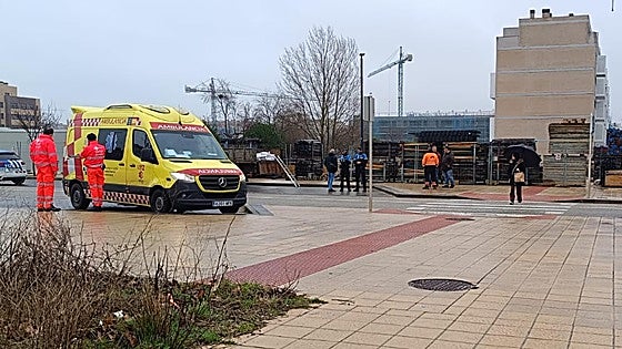 Un trabajador y una pasajera de un bus urbano, heridos tras un accidente con una grúa de obra en Burgos
