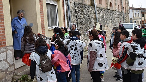 El pueblo de Burgos que llenará sus calles de niños para salvar su singular tradición de carnaval
