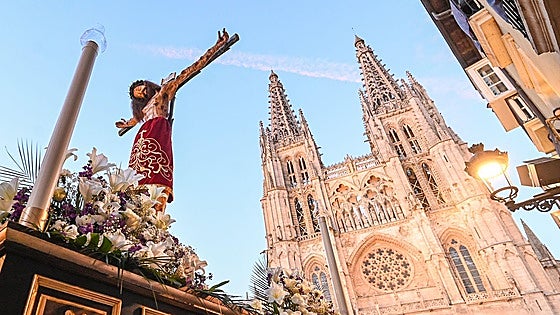 Emoción contenida en Burgos para dar sepultura a Cristo
