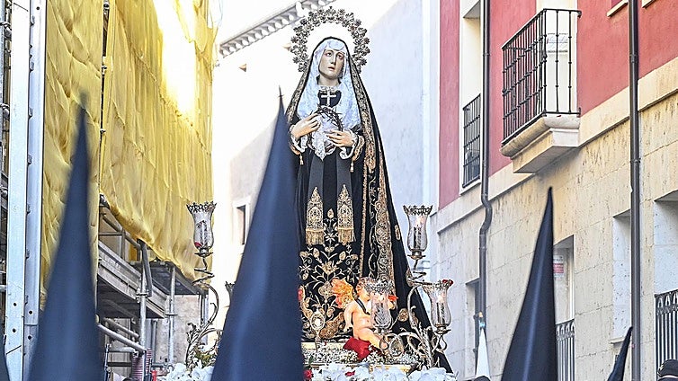 La procesión de Nuestra Señora de la Soledad de Burgos, en imágenes