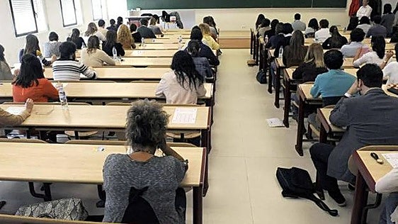1.252 opositores se enfrentan a la primera prueba para cubrir en Burgos 81 plazas de Secundaria y otros cuerpos