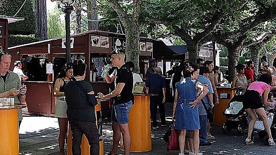 Tapas, picoteo y fiesta en el paseo sierra de atapuerca