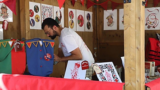Los artesanos avalan el éxito del Mercado con Alma de las fiestas de Burgos y confían en su crecimiento